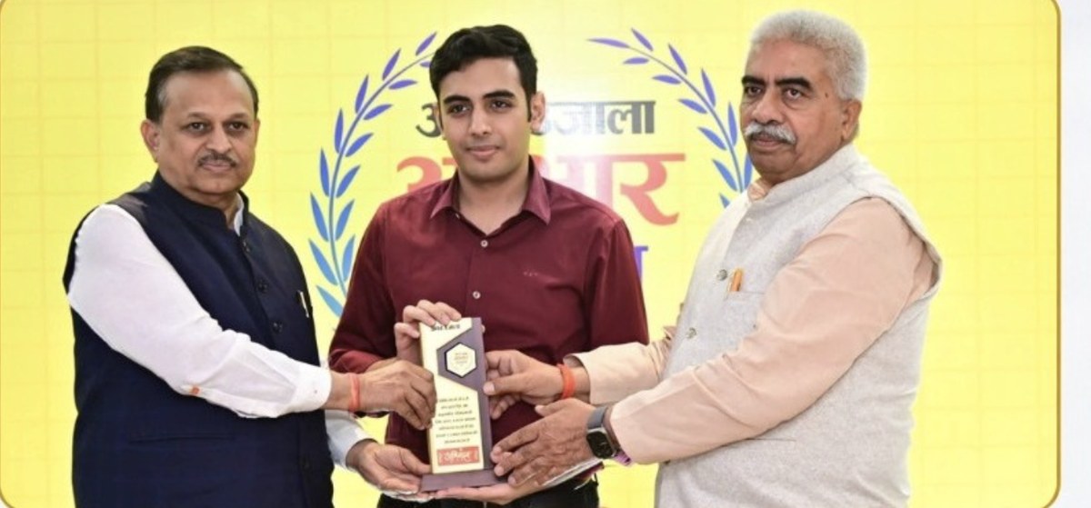 Globus Hospital felicitated by Uttar Pradesh Government dignitaries at the Amar Ujala Aabhaar Samarpan ceremony